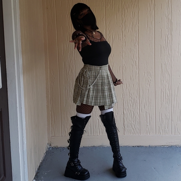 Green Plaid Irregular Pleated Skirt - Picture 11 of 11